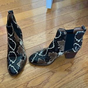 Madewell The Regan Book in Snack‎ Embossed Leather